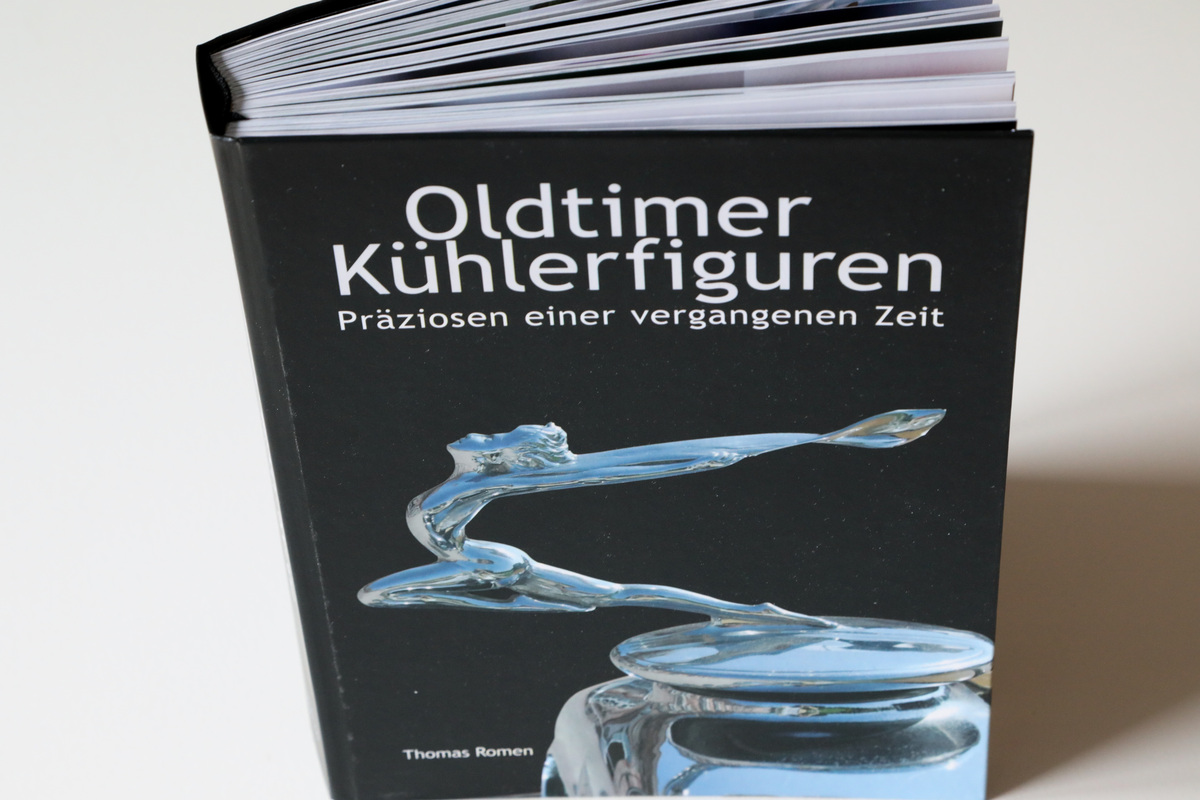 Einband - "Oldtimer Kühlerfiguren, Präziosen einer vergangenen Zeit"
