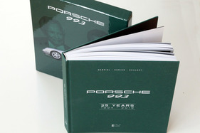 Einband mit Schuber - Buch "Porsche 993 - 25 Years (1994-2019)" Einband mit Schuber - Buch "Porsche 993 - 25 Years (1994-2019)"
