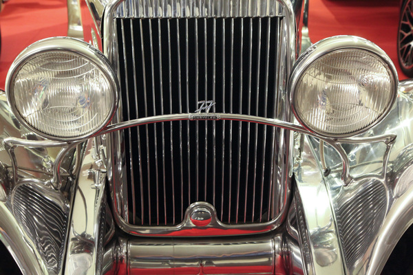 Impressive front of the Chrysler Series 77 Roadster from 1930 - Auction of the classic car gallery at the Dolder Grand Hotel 2017