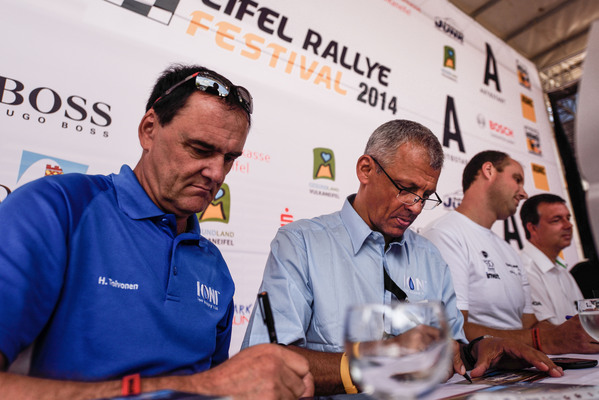 Eindrücke vom ADAC Eifel Rallye Festival 2014 - Autogrammstunde Harri Toivonen