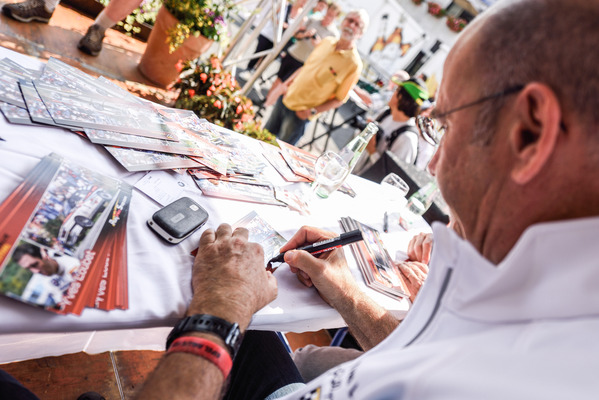 Eindrücke vom ADAC Eifel Rallye Festival 2014 - Autogrammstunde Yves Loubet