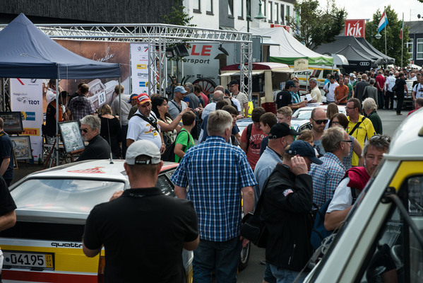 Eindrücke vom ADAC Eifel Rallye Festival 2014 - Rallye-Meile in Daun - interessierte Zuschauer und viel zu sehen