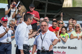 Eindrücke vom Anlass "Le Mans & Zuffenhausen" am 13./14. Juni 2015 - Walter Zipser interviewt den Rennfahrer Kurt Ahrens