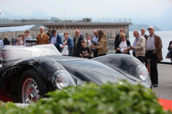 Eindrücke vom Concours d'Excellence Luzern 2015 - das Publikum interessiert sich für die Hintergründe rund um die Autos