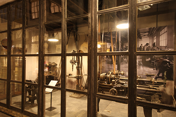 Eindrücke vom Louwman Museum in Den Haag - Wiederaufgebaute Werkstatt
