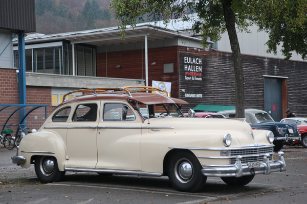 Bild: Eindrücke vom OTM Winterthur 2014 - Ein monumentaler Chrysler aus den Fünfzigerjahre muss dem Regen trotzen