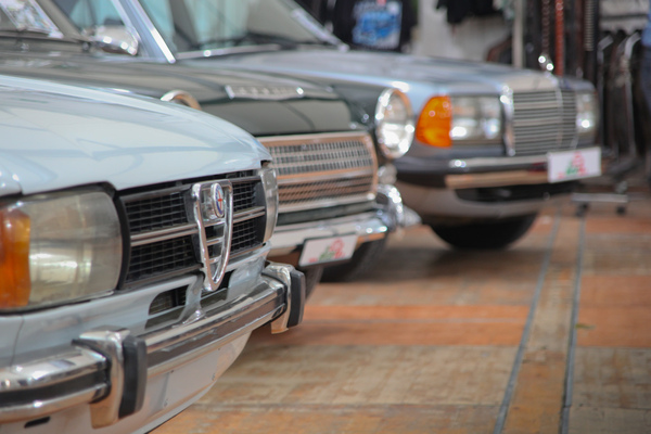 Eindrücke vom OTM Winterthur 2014 - So unterschiedlich können Autos aussehen - Alfasud, Ford Cortina und Mercedes W123