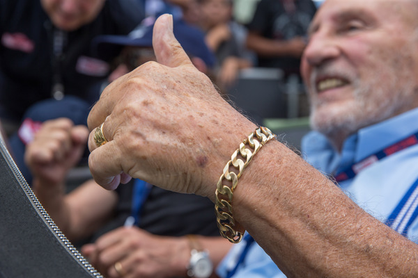 Eindrücke von der 24. Ennstal-Classic 2016 - Daumen hoch bei Sir Stirling Moss