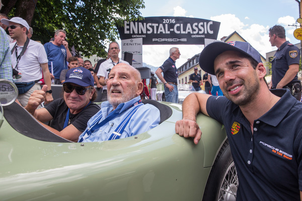 Eindrücke von der 24. Ennstal-Classic 2016 - Rocklegende Brian Johnson, Sir Stirling Moss und Le-Mans-Sieger Neel Jani