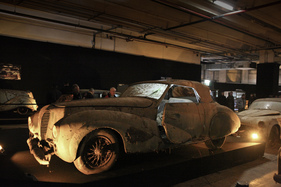 Eindrücke von der Ausstellung der Baillon-Sammlung, dem Jahrhundert-Scheunenfund in der Halle 2.1 der Rétromobile 2015