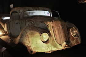 Eindrücke von der Ausstellung der Baillon-Sammlung, dem Jahrhundert-Scheunenfund in der Halle 2.1 der Rétromobile 2015