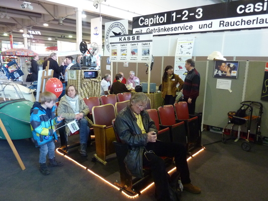 Eindrücke von der Bremen Classic Motorshow 2014 - Nachkriegskino stimmig aufgebaut