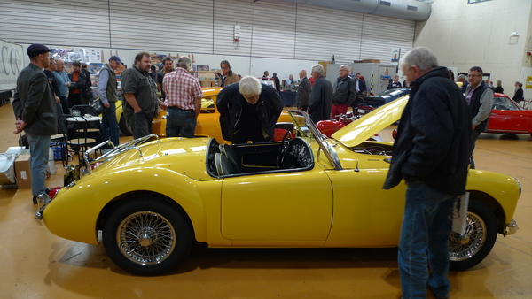 Eindrücke von der Oldtimermesse St. Gallen 2012 - Ein MG A steht zum Verkauf