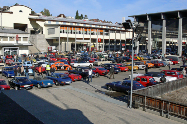 Eindrücke von der Oldtimermesse St. Gallen 2012 - Oldtimer auch draussen vor den Türen