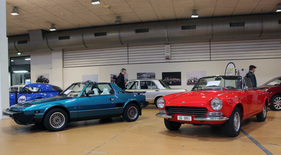 Eindrücke von der Oldtimermesse St. Gallen 2013 - Der Fiat 124 Spider von Pininfarina und sein indirekter Nachfolger von Bertone, der Fiat X 1/9