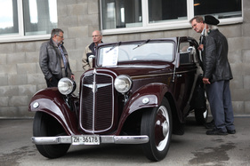 Eindrücke von der Oldtimermesse St. Gallen 2013 - der Adler Trumpf hat viele Bewunderer