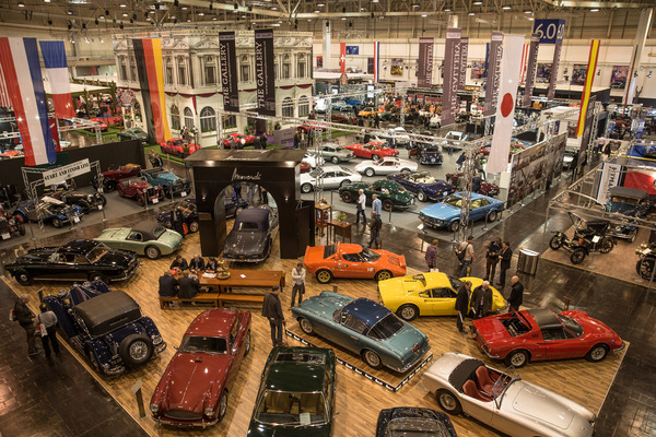Image: Impressions of the Techno Classica 2014 - View of Hall 6