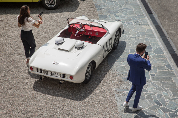 Eindrücke werden hauptsächlich durchs Telefon gesammelt. Man muss ja seinen Followern auch etwas liefern können