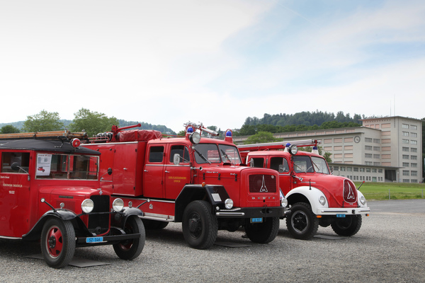 Bild: Eindrückliche Feuerwehrautos trafen sich vor den Messehallen - Swiss Classic World Luzern 2018