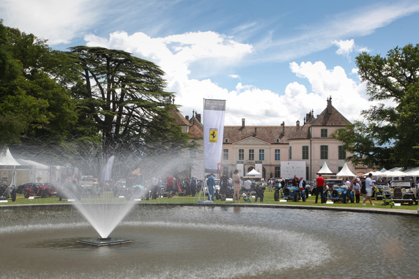 Bild: Eindrückliche Szenerie im Schlossgarten von Coppet - Concours d'Elégance Suisse in Coppet 2019