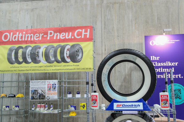 Eindrückliche Wirkungsweise von "Wide White", gezeigt auf dem Stand von OldtimerPneu.ch des Pneumatikhauses Rothenburg - Swiss Classic World Luzern 2021