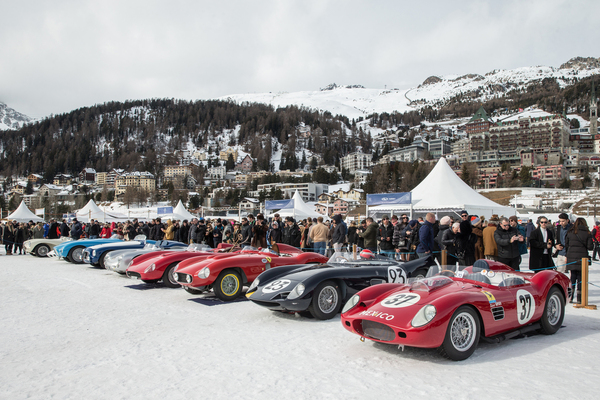Eine Aufstellung wie am Concors d'Eleganza, aber auf Schnee anstatt auf Kies - The I.C.E. St. Moritz 2025