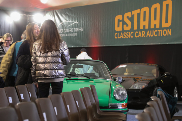 Eine Auktion ist immer auch ein gesellschaftlicher Anlass - Oldtimer Galerie Gstaad Versteigerung am 29. Dezember 2024