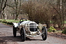 Eine Berliner Sammlerin hat den weißen Mercedes 6/40/65 PS und seinem gerade mal 65 PS starken 1,5-Liter-Vierzylinder nach Kassel gebracht - mit einem solchen Fahrzeug gewann 1924 Karl Kappler das Rennen - 100 Jahre Herkules-Rennen 2023 (© Benjamin Bessinger, 2023)