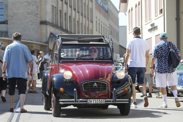Eine Ente im Zweifarbenlook (Citroën 2 CV Charleston) - Older Classics August 2024