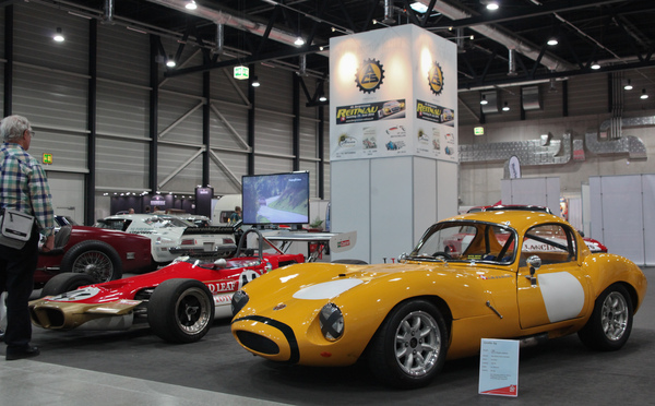 Eine Ginetta G4 neben einem Lotus Monoposto - Swiss Classic World 2014