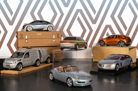 Bild Eine Gruppe von Konzeptfahrzeug-Maquetten - kommt in der Artcurial-Versteigerung in der Renault-Fabrik in Flins-Sur-Seine im Dezember 2025 unter den Hammer