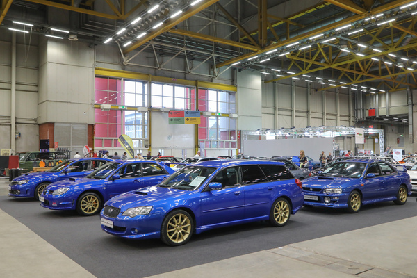 Bild Eine Horde Youngtimer-Subarus in typischer Farbgebung - 40. Auto e Moto d'Epoca Bologna 2023