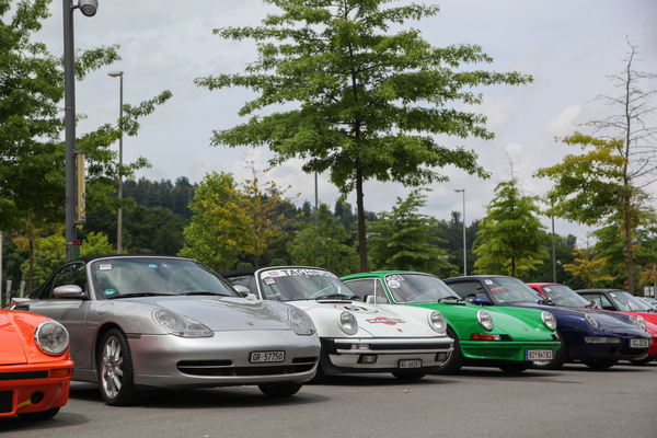 Eine Reihe auf dem Vorplatz war für Porsche reserviert – Swiss Classic World Luzern 2022