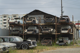 Bild Eine Reihe von Porsche 911 und zwei Mercedes-Benz 600 - "The Junkyard: The Rudi Klein Collection" angeboten von RM/Sotheby's 2024