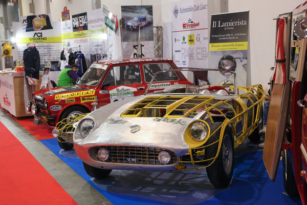 Eine Restaurierungsfirma zeigt ihr Können an einem Ferrari - Auto e Moto d'Epoca Padua 2021