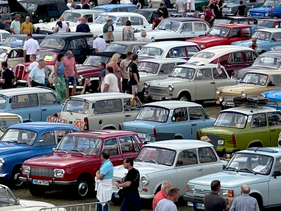 Eine bunte Fahrzeugpalette – OMMMA Festival Magdeburg 2025 Eine bunte Fahrzeugpalette – OMMMA Festival Magdeburg 2025