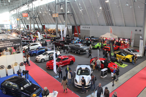 Image: A whole selection of Chevrolet Corvettes in the Neo-Classics hall - Retro Classics Stuttgart 2020