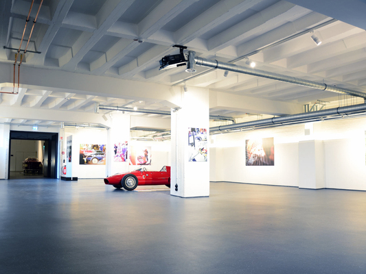 Bild: Eine grosse Ausstellungsfläche steht für die Raritäten bereit – Automuseum Prototyp Hamburg