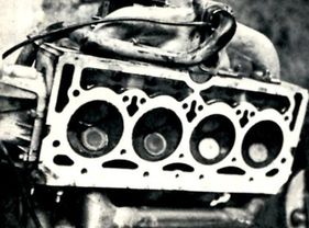 Eine "heisse Spur" fanden wir im Zylinderkopf, Zylinder 3 und 4 zeigten normale Bilder, während 1 und 2 (Ventile) nicht voll mitarbeiteten - NSU RO 80 kontra Citroën DS 21 im hobby Super-Test in Afrika