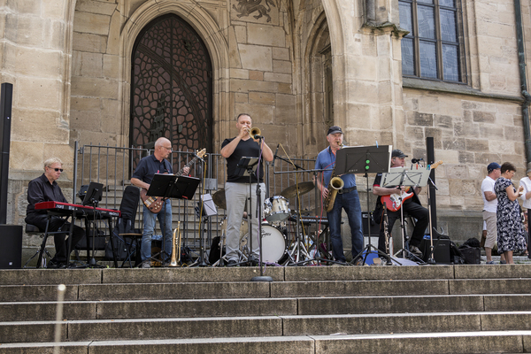 Eine von sechs Kapellen: Musik vor der Stiftskirche – Tübingen Classic Oldtimerfestival 2024