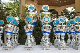 Einen Pokal gab es jeweils für die ersten drei einer Kategorie – Zurich Classic Car Award 2024 Einen Pokal gab es jeweils für die ersten drei einer Kategorie – Zurich Classic Car Award 2024