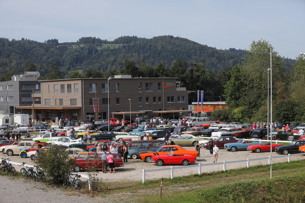 Einer der Parkplätze, auf denen sich Klassiker an Klassiker reihte - 6. Lägern Classic 2023