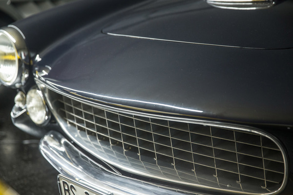 Einer der wenigen Ferrari 250 GT Lusso, die komplett ohne Markenzeichen ausgeliefert wurde. Und vielleicht der einzige, der diese auch heute noch nicht zeigt? - SHRT GV 2020 / Niki Hasler AG