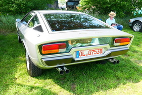 Einer von nur 182 gebauten Maserati Khamsin in der Europa-Ausführung. Charakteristisch ist die Verglasung des Heckabschlusses. – Bockhorner Oldtimermarkt 2025
