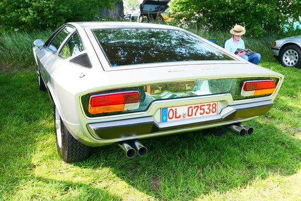 Einer von nur 182 gebauten Maserati Khamsin in der Europa-Ausführung. Charakteristisch ist die Verglasung des Heckabschlusses. – Bockhorner Oldtimermarkt 2025
