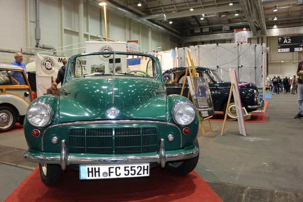 Eines der beliebtesten Minor-Modelle ist der Convertible, hier ein Exemplar mit der noch geteilten Windschutzscheibe - Hamburg Motor Classics 2018