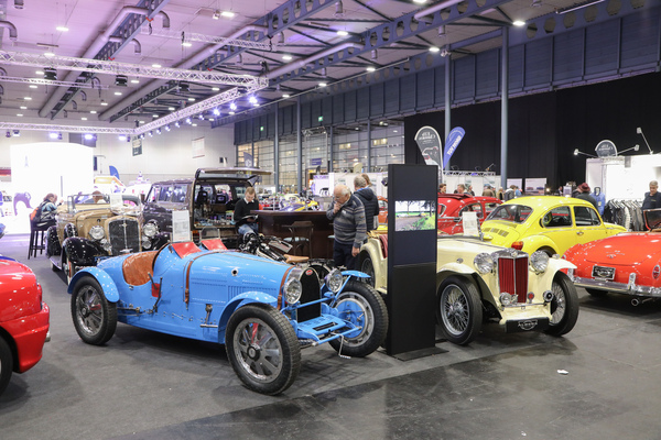 Eines der wenigen Vorkriegsautos, aber eigentlich eher ein Youngtimer, denn dieser Bugatti stammt vom argentinischen Hersteller Pur Sang - Bremen Classic Motorshow 2023