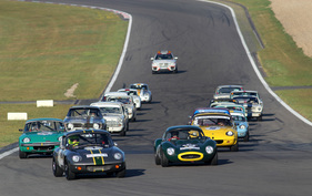 Einführungsrunde zum Samstagslauf zur AvD-Tourenwagen-Trophäe am AvD Oldtimer Grand Prix 2013
