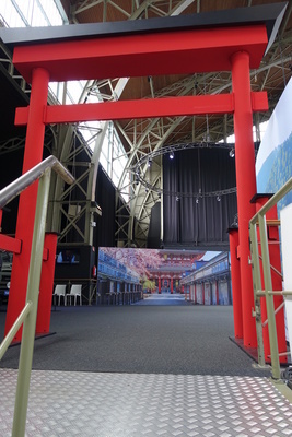 Eingang zum Hauptteil der Ausstellung – Sonderausstellung "Big in Japan" in der Autoworld Brüssel