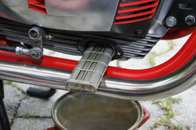 Einige Motoren haben lediglich ein grobmaschiges Netz zur Ölfilterung. Regelmäßige Ölwechsel sind hier besonders wichtig. (Motor-Check und Beurteilung)
